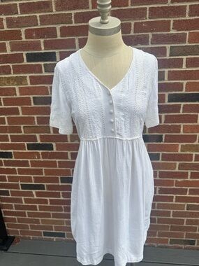 Carole Little White Petite Dress with Textured Fabric | 1990s | Size 2